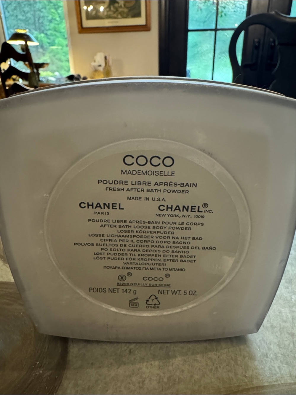 EMPTY CHANEL Coco Mademoiselle body Powder Container in White and Gold - Picture 2 of 3